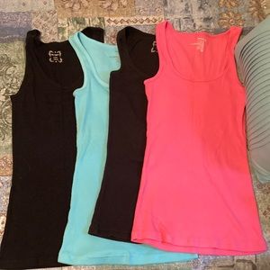 Lot 4 Old Navy Ribbed Tanks